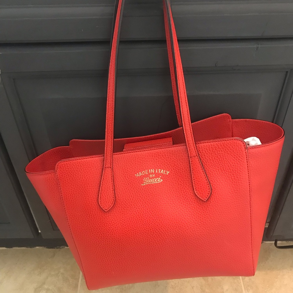 Gucci Red Leather pebbled small swing